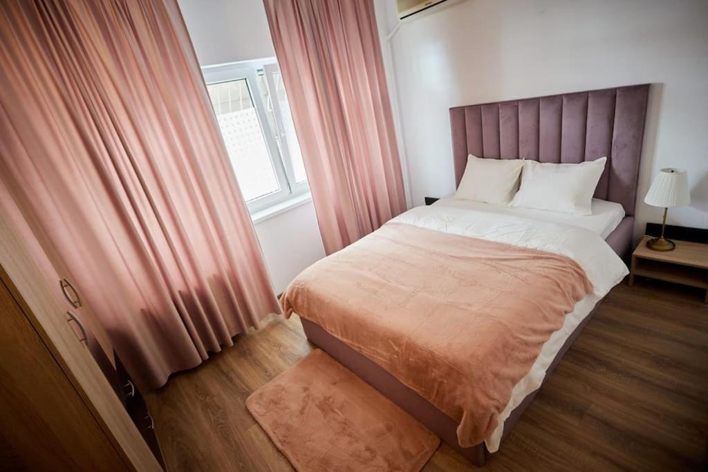 Queen Apartment Athenee Bukares Bagian luar foto