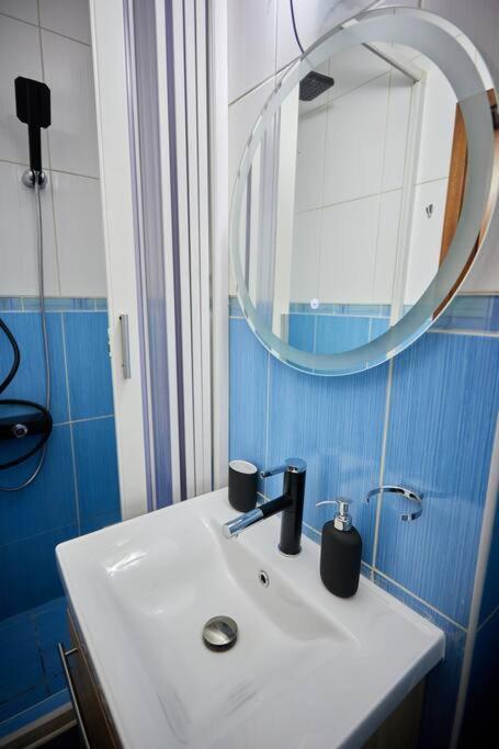 Queen Apartment Athenee Bukares Bagian luar foto